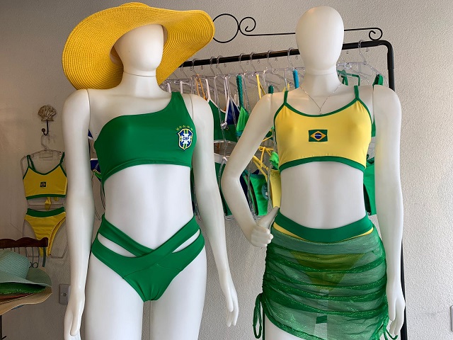 vitrine peças de banho, biquínis Brazilcore, brazillian aesthetic, copa do mundo 2022 Catar. Acorda Cidade. Moda. Inspiração, verde e amarelo