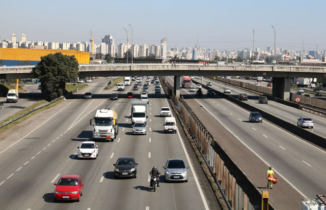 Auxílios Caminhoneiro e Taxista serão pagos hoje