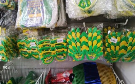 Venda de produtos para Copa do Mundo movimenta o comércio de Feira de Santana