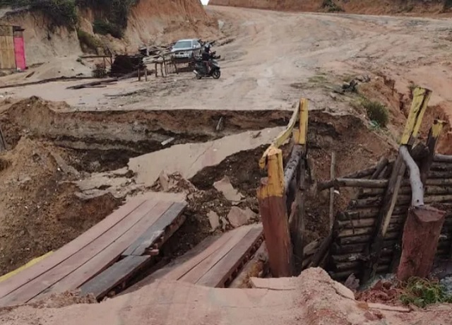 Prado: ponte desaba após fortes chuvas na cidade do extremo sul da Bahia