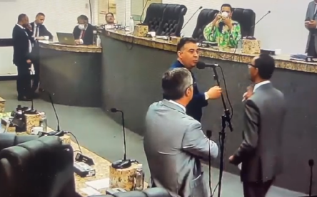 Vereador agride colega na Câmara_ Vídeo Redes Sociais