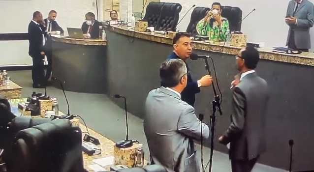 Vereador agride colega na Câmara_ Vídeo Redes Sociais