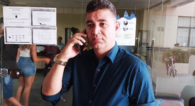 O vereador Marcos Lima (DEM) registrou um Boletim de Ocorrência (BO) contra o vereador Edvaldo Lima (MDB), na tarde desta terça-feira (22), no Complexo de Delegacias do bairro Sobradinho, em Feira de Santana. (Foto: Paulo José/ Acorda Cidade)