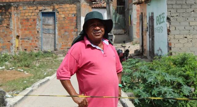 Um pontilhão, localizado entre os bairros Calumbi e conjunto Feira IV, em Feira de Santana, desabou ontem (21), após um veículo passar pelo local.