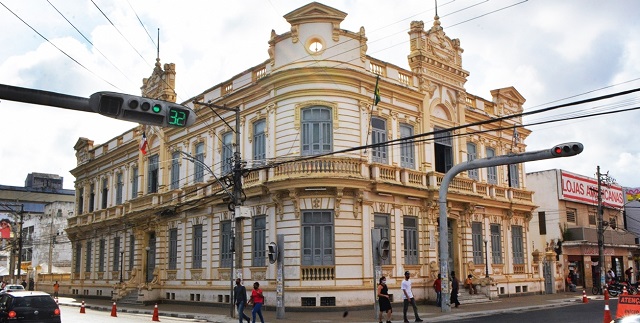 fachada da prefeitura de feira de santana