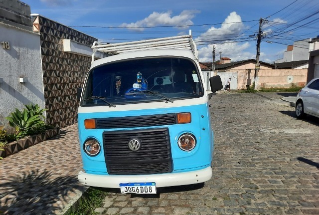 Casal retorna à Feira após conhecer 6 estados brasileiros e 4 países em uma Kombi (Foto: Ney Silva/Acorda Cidade)