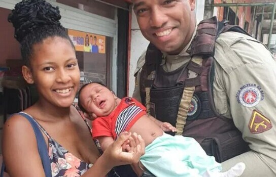 Bebê é reanimado por policial militar em Salvador