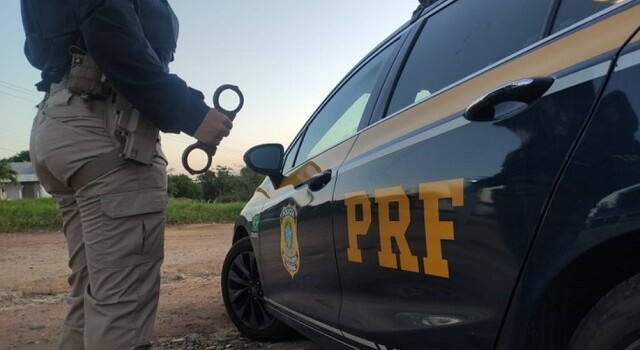 PRF flagra furto a caminhão, prende suspeitos e recupera itens furtados em Uruçuca