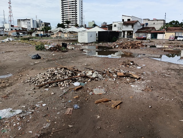 Terreno baldio na Estação Nova