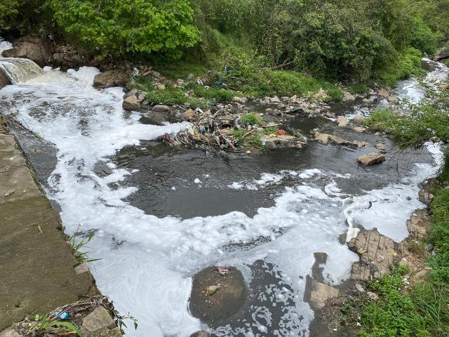 Poluição no rio jacuípe em Feira de Santana