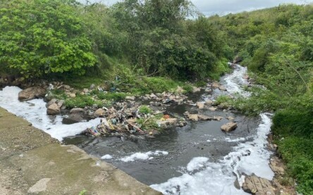 Poluição no rio jacuípe em Feira de Santana