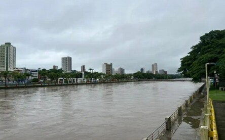 Nível de rio aumenta mais de três metros em menos de 24h após temporal em Itabuna Nível de rio aumenta mais de três metros em menos de 24h após temporal em Itabuna