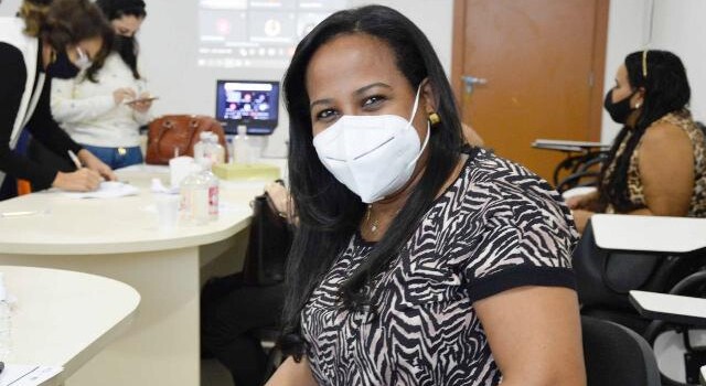 presidente do conselho municipal de educação karina macedo assis