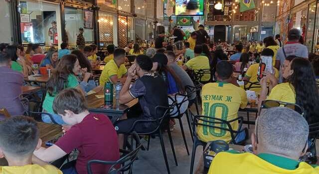 Torcedores falam sobre resultado do jogo do Brasil nesta segunda (5)