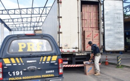 PRF na Bahia retira de circulação em Feira de Santana mais de 2 milhões de maços de cigarros contrabandeados