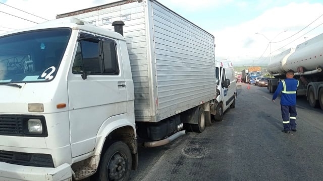 Acidente na Avenida Eduardo Fróes da Mota