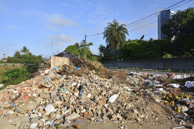 Descarte no bairro Santa Mônica