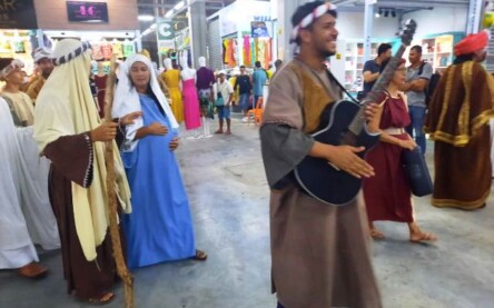 A prefeitura de Feira de Santana, através da Secretaria de Cultura, Esporte e Lazer, deu início neste domingo (11) à programação natalina, que envolve caminhadas, teatro e música em diversos pontos da cidade e nos distritos.