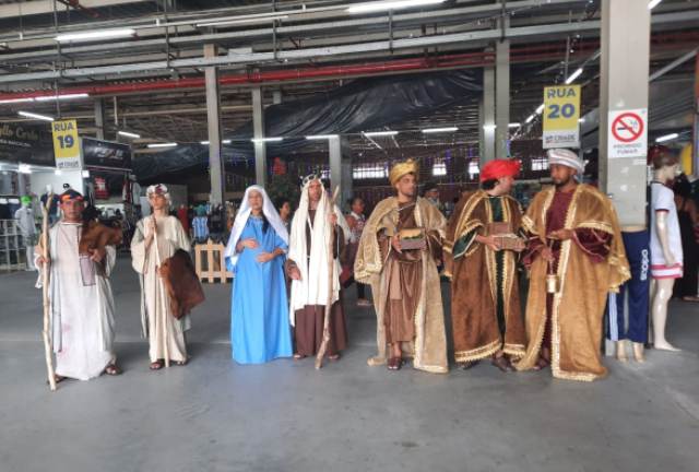 A prefeitura de Feira de Santana, através da Secretaria de Cultura, Esporte e Lazer, deu início neste domingo (11) à programação natalina, que envolve caminhadas, teatro e música em diversos pontos da cidade e nos distritos.