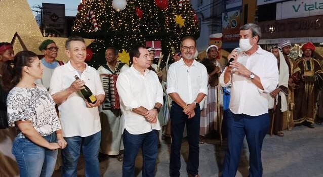 Prefeitura inaugura decoração natalina no centro de Feira de Santana. (Foto: Paulo José/ Acorda Cidade)