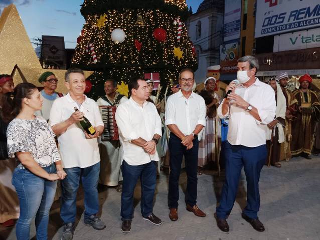 Prefeitura inaugura decoração natalina no centro de Feira de Santana. (Foto: Paulo José/ Acorda Cidade)