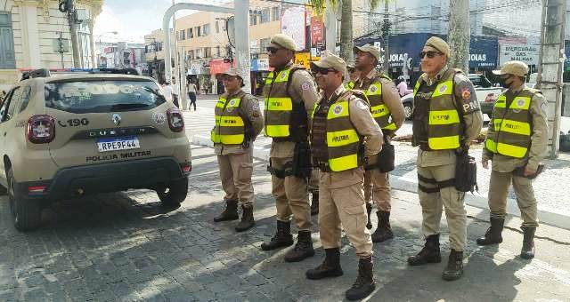 Operação Comércio Mais Seguro no centro comercial de Feira de Santana (Foto: Divulgação/ 64º CIPM)