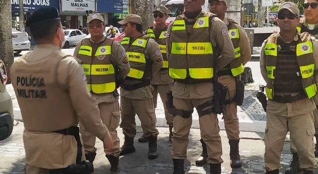 Operação Comércio Mais Seguro no centro comercial de Feira de Santana (Foto: Divulgação/ 64º CIPM)