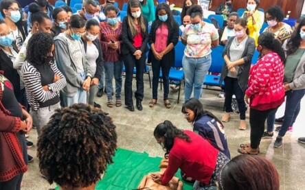 Profissionais de 180 escolas concluem formação de primeiros socorros