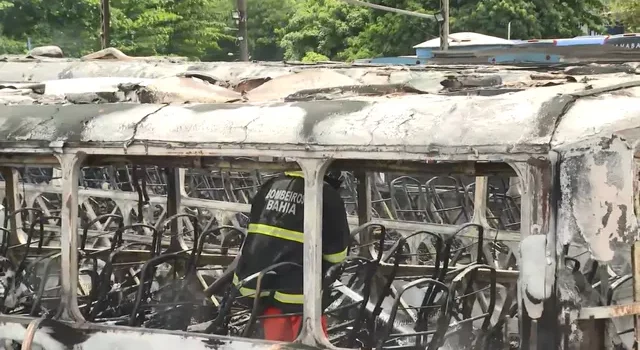 Incêndio atinge ônibus intermunicipais em garagem de Salvador - bombeiros 