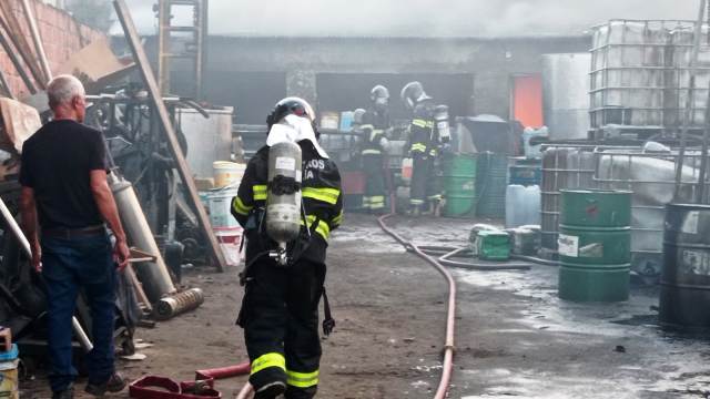 Incêndio em depósito no bairro Santa Mônica_ Foto Ed Santos_Acorda Cidade (3)