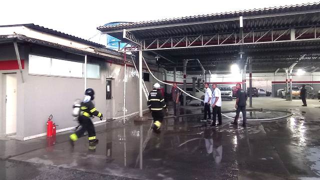 Incêndio em depósito no bairro Santa Mônica_ Foto Ed Santos/ Acorda Cidade