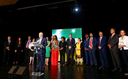 O presidente eleito, Luiz Inácio Lula da Silva, anuncia novos ministros que comporão o governo.