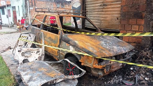 Incêndio destrói fábrica de estofados no bairro Tomba_Foto Ed Santos/Acorda Cidade