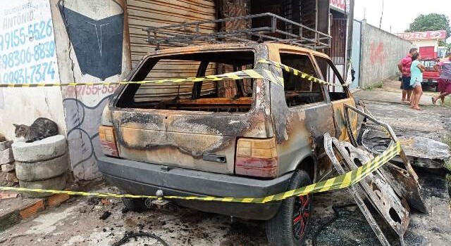 Incêndio destrói fábrica de estofados no bairro Tomba_Foto Ed Santos/Acorda Cidade