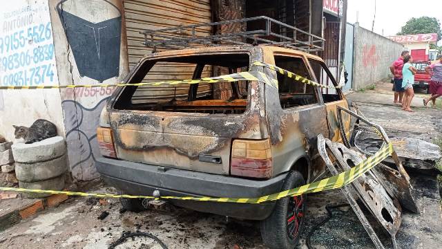 Incêndio destrói fábrica de estofados no bairro Tomba_Foto Ed Santos/Acorda Cidade