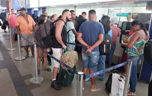 Terminal Rodoviário registra movimentação intensa nesta sexta em virtude do Natal (Foto: Paulo José/ Acorda Cidade)