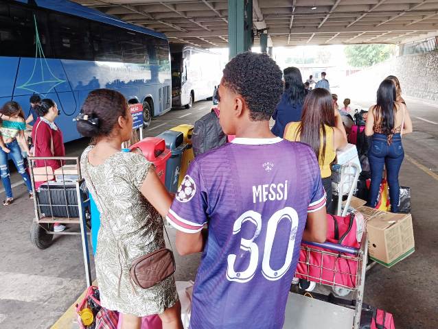 Terminal Rodoviário registra movimentação intensa nesta sexta em virtude do Natal (Foto: Paulo José/ Acorda Cidade)