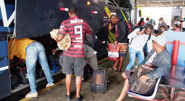 Terminal Rodoviário registra movimentação intensa nesta sexta em virtude do Natal (Foto: Paulo José/ Acorda Cidade)