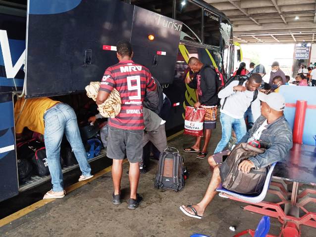 Terminal Rodoviário registra movimentação intensa nesta sexta em virtude do Natal (Foto: Paulo José/ Acorda Cidade)