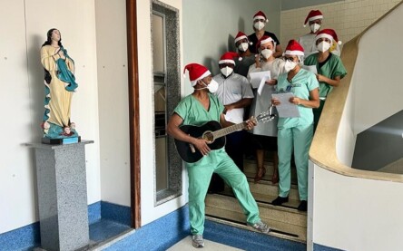 Coral Itinerante de Natal encanta pacientes em hospital de Salvador Coral Itinerante de Natal encanta pacientes em hospital de Salvador