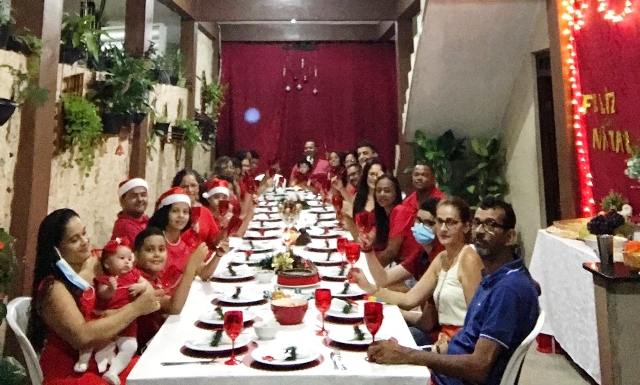 Família Vicente ressalta a importância de celebrar a união no Natal (Foto: Brenda Filho/Acorda Cidade)