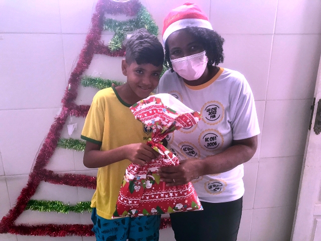 Equipe de saúde surpreende pacientes neste Natal_ Foto Thiago Paixão