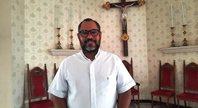 Padre Júlio Santa Bárbara, da Paróquia Imaculada Conceição. (Foto: Ney Silva/Acorda Cidade)