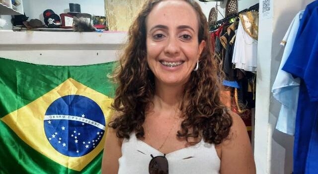 Cresce procura por fantasias infantis neste fim de ano. (Foto Ney Silva/ Acorda Cidade)