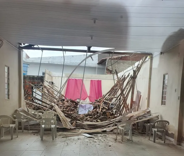 teto de igreja em jacobina desaba por força da chuva