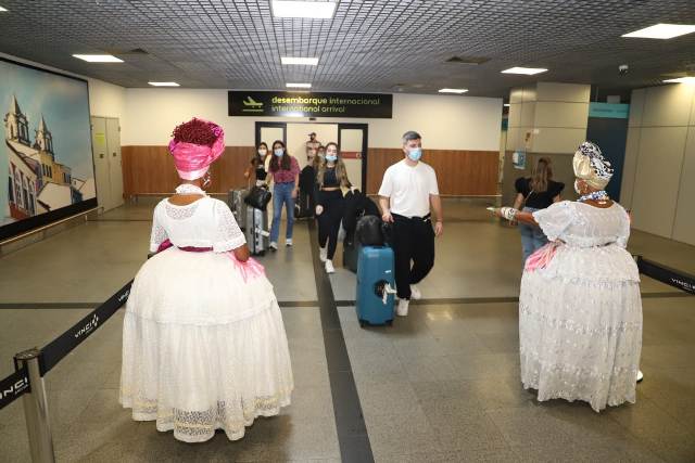 Voos fretados trazem portugueses para o Réveillon da Bahia Foto Tatiana Azeviche SeturBA