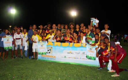 Seleção masculina de Santa Bárbara é campeão da Copa da Mandioca pela primeira vez