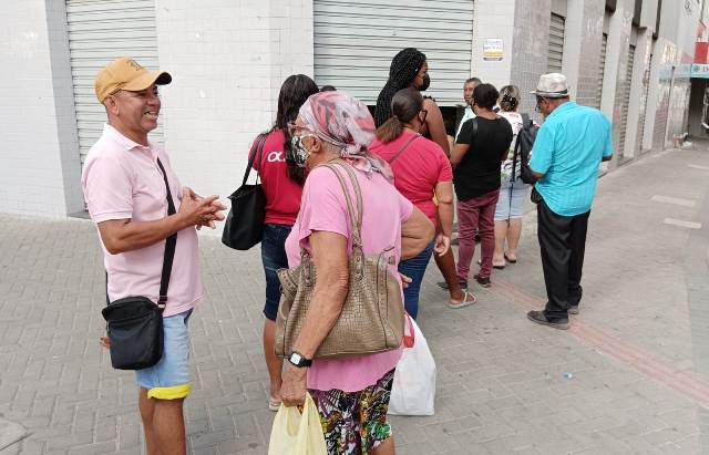 Feirenses fazem fila para apostar na Mega da Virada 2022_ Foto Paulo José_Acorda Cidade