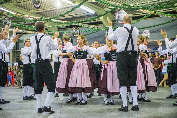 Festas típicas como a Schützenfest, que revivem a tradição trazida pelos imigrantes alemães. Foto Chan