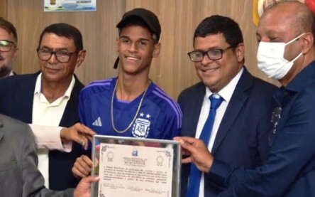 Luva de Pedreiro recebe homenagem na Câmara de Quijingue
